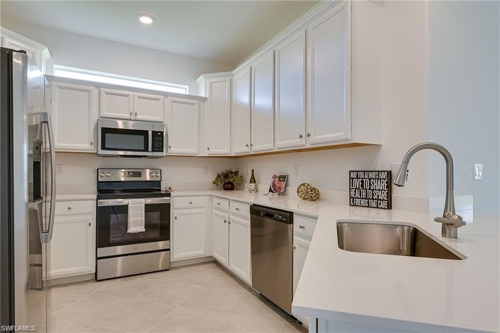 2620 Vine AVE NAPLES, FL 34120