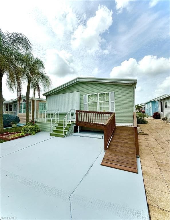 120 Caravan CIR NORTH FORT MYERS, FL 33903