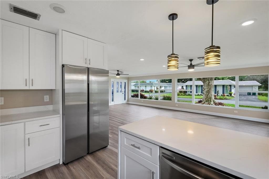233 YORKSHIRE CT NAPLES, FL 34112