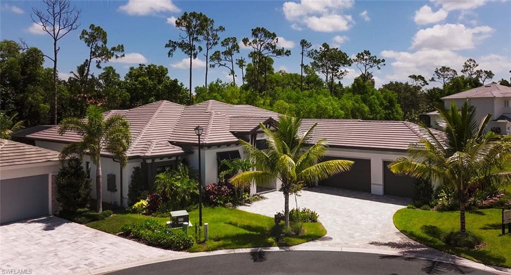 2950 Coco Lakes WAY NAPLES, FL 34105