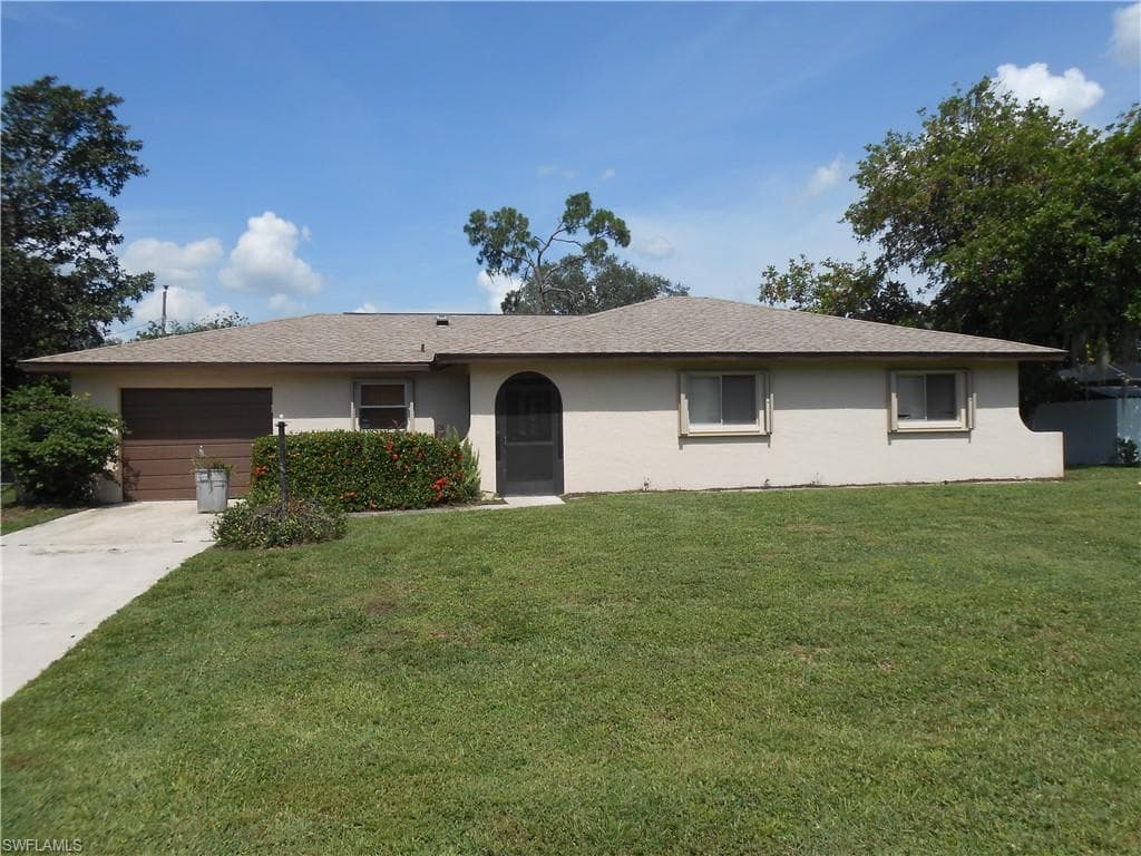 524 Glendale AVE LEHIGH ACRES, FL 33936