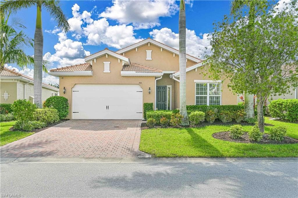 3915 King Williams ST FORT MYERS, FL 33916