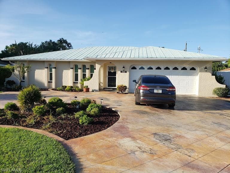 322 SE 31st ST CAPE CORAL, FL 33904