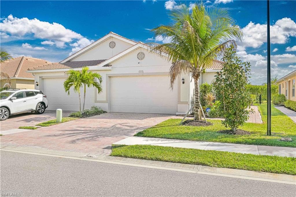 3013 Royal Gardens AVE FORT MYERS, FL 33916