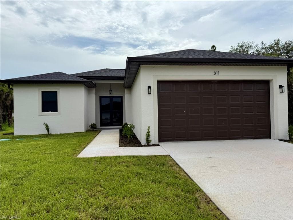811 Thompson AVE LEHIGH ACRES, FL 33972