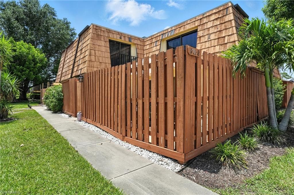 1701 Park Meadows DR 2 FORT MYERS, FL 33907
