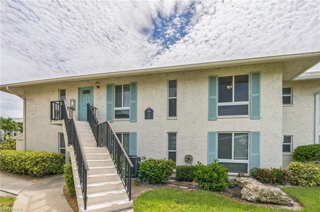 251 Palm DR 251-2 NAPLES, FL 34112