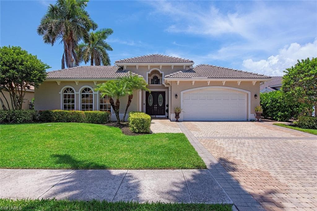 1534 Vintage LN NAPLES, FL 34104