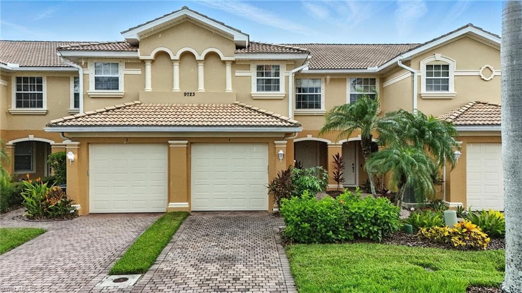 9723 Heatherstone Lake CT 4 ESTERO, FL 33928
