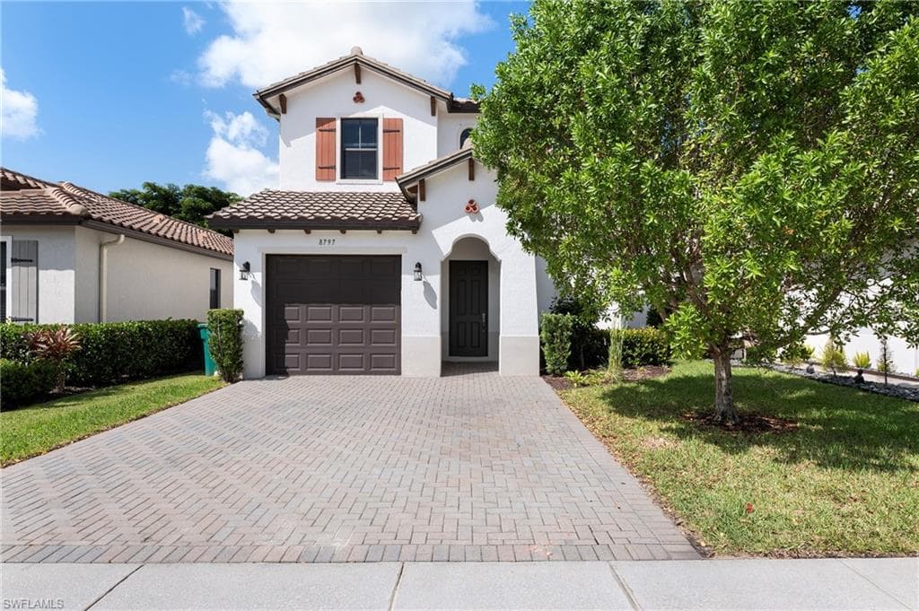 8797 Madrid CIR NAPLES, FL 34104