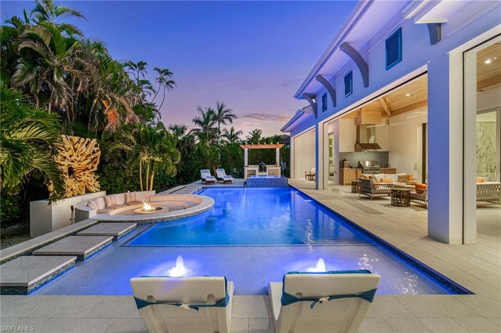 3290 Crayton RD NAPLES, FL 34103