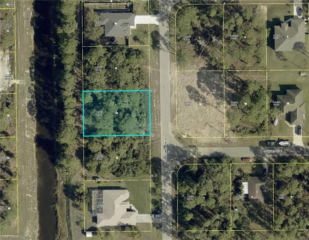 852 Anaconda AVE S LEHIGH ACRES, FL 33974