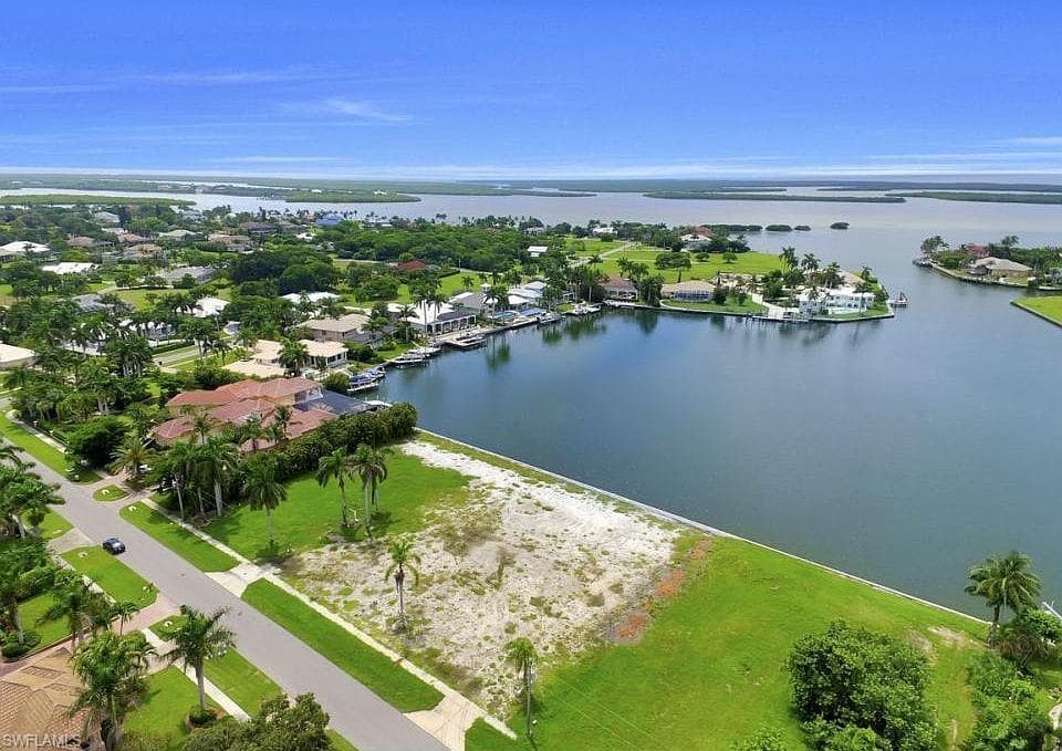 1741 Ludlow RD MARCO ISLAND, FL 34145