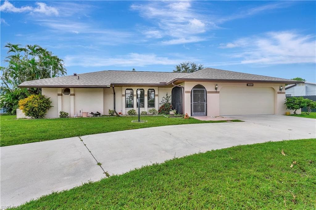 1102 SE 28th TER CAPE CORAL, FL 33904