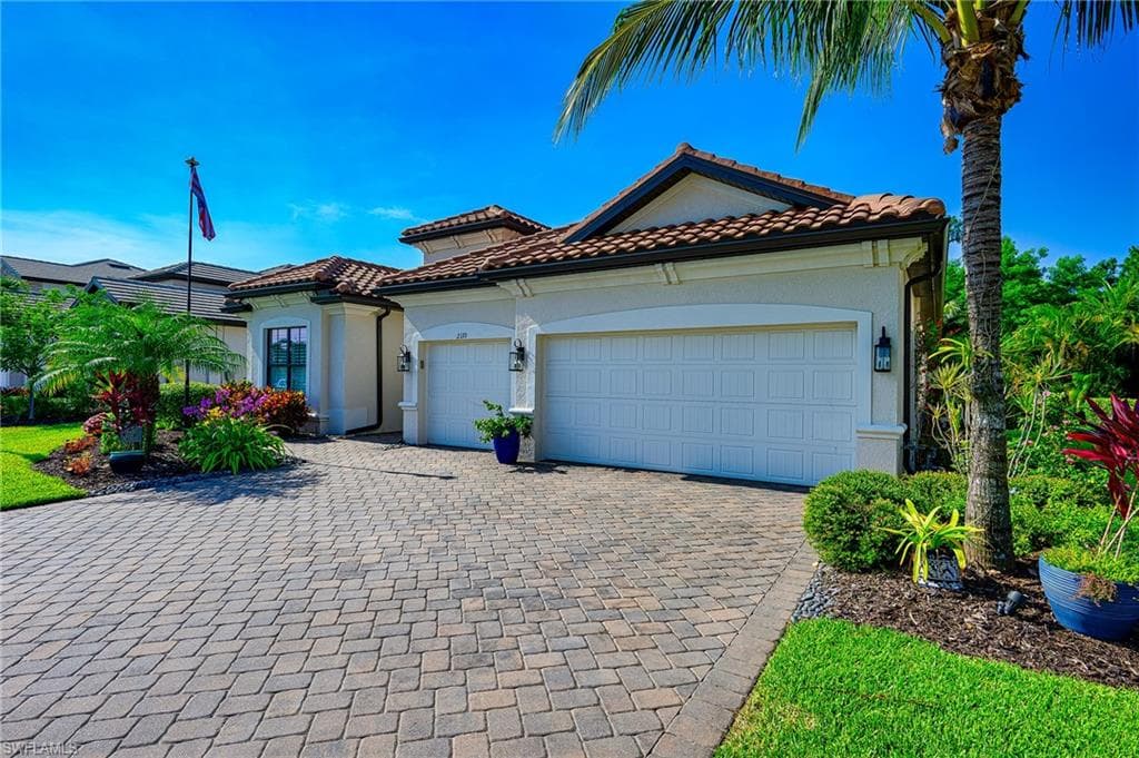 2110 Antigua LN NAPLES, FL 34120