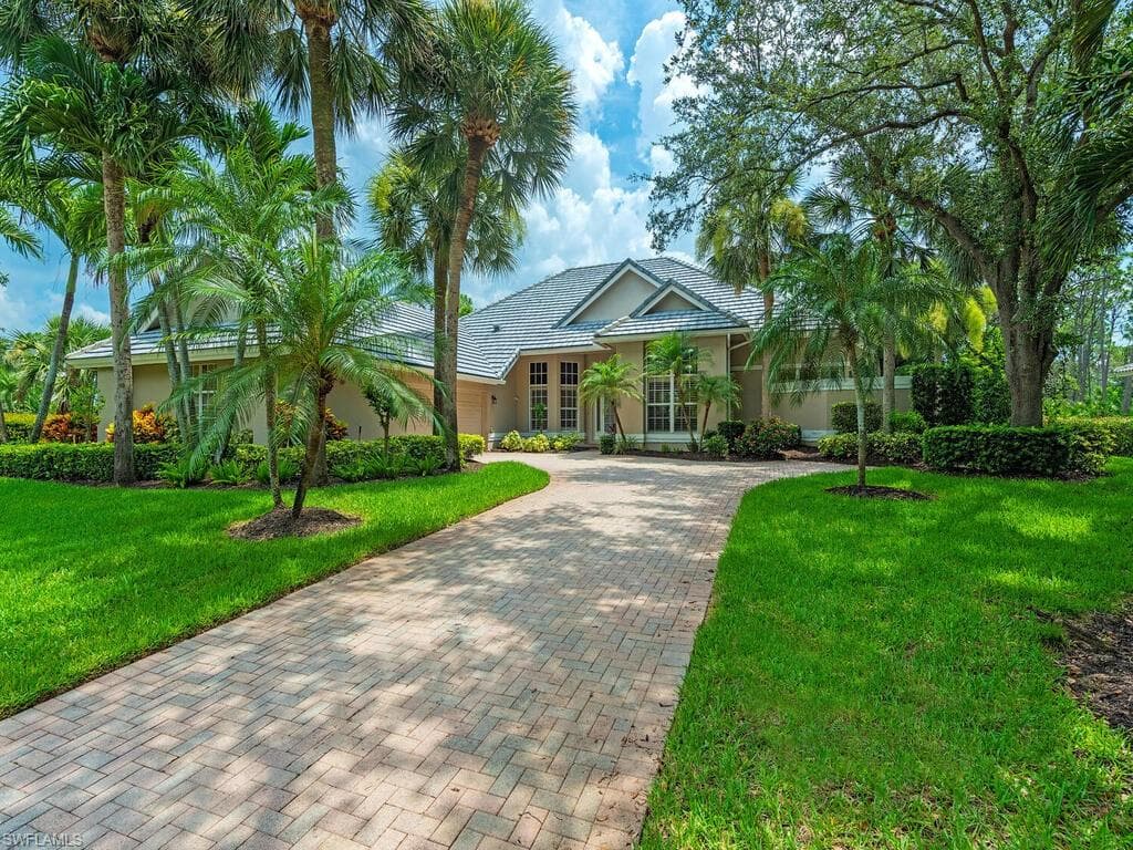 24891 Goldcrest DR BONITA SPRINGS, FL 34134