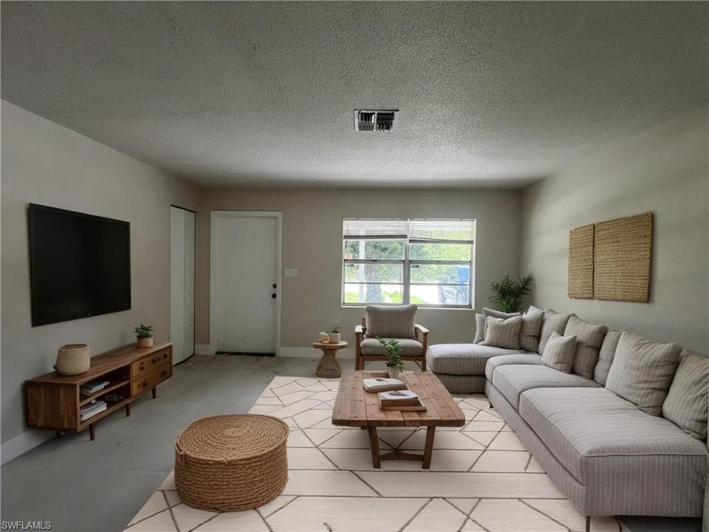 908 Gerald AVE LEHIGH ACRES, FL 33936
