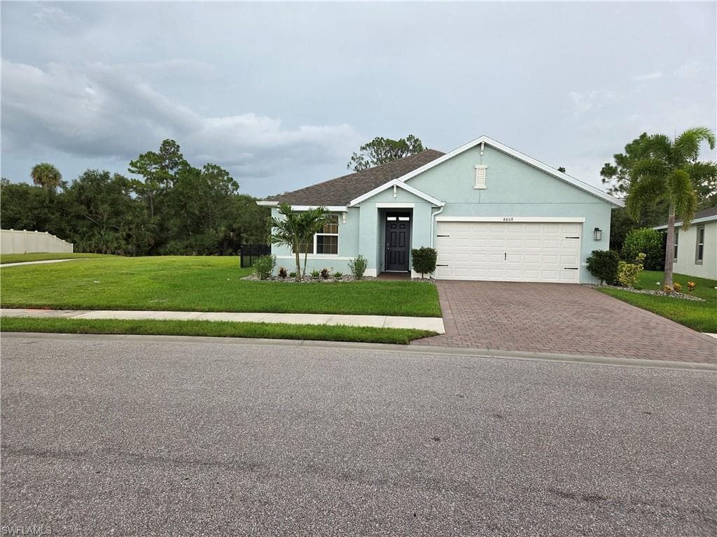 8868 E Cascade Price CIR NORTH FORT MYERS, FL 33917