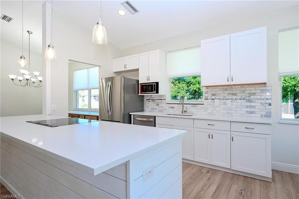 635 Lalique CIR 1303 NAPLES, FL 34119