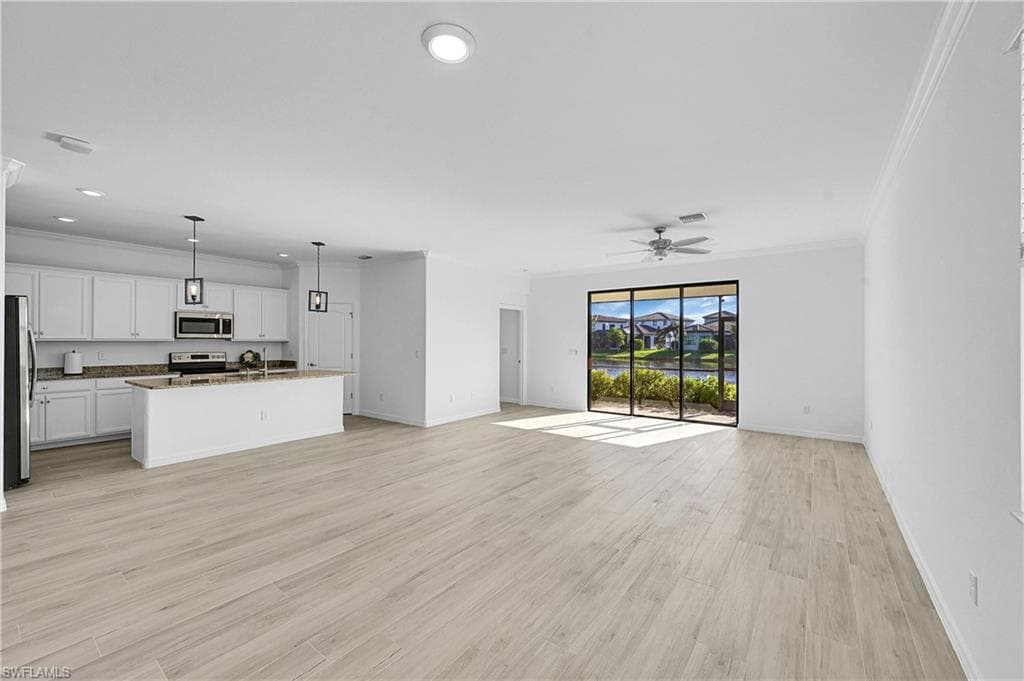 9238 Shadow Oak LN NAPLES, FL 34120