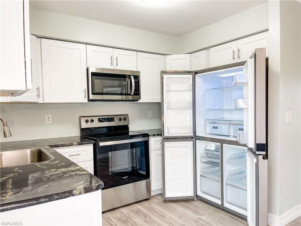 1215 NE 8th TER CAPE CORAL, FL 33909