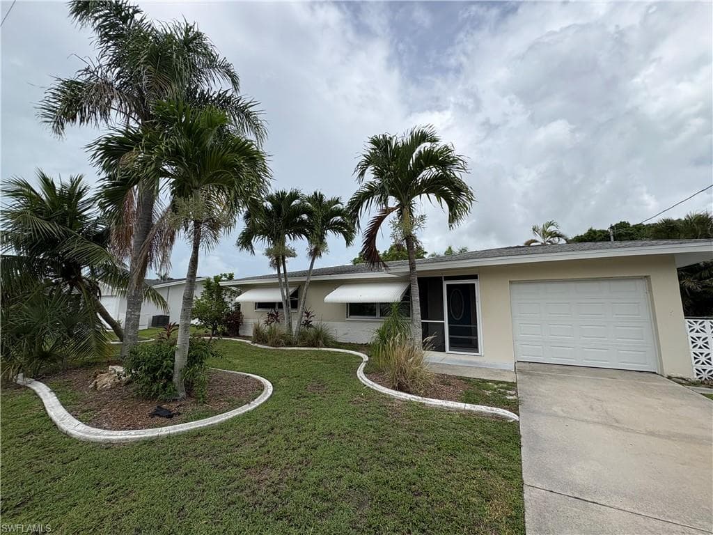 5604 SW 1st CT CAPE CORAL, FL 33914