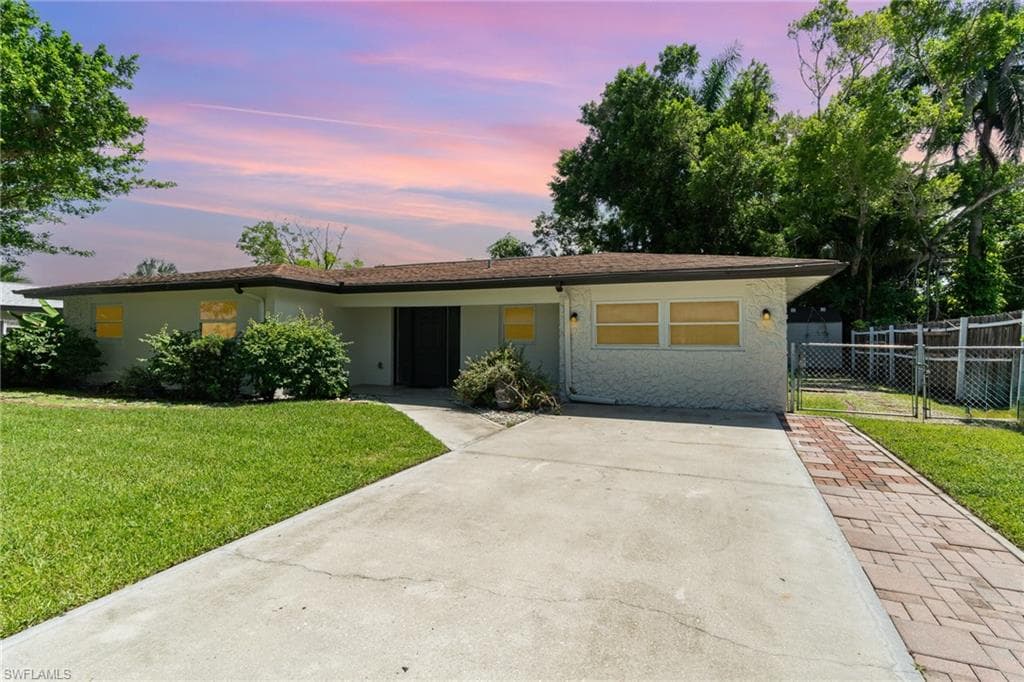 319 Arlington AVE FORT MYERS, FL 33905