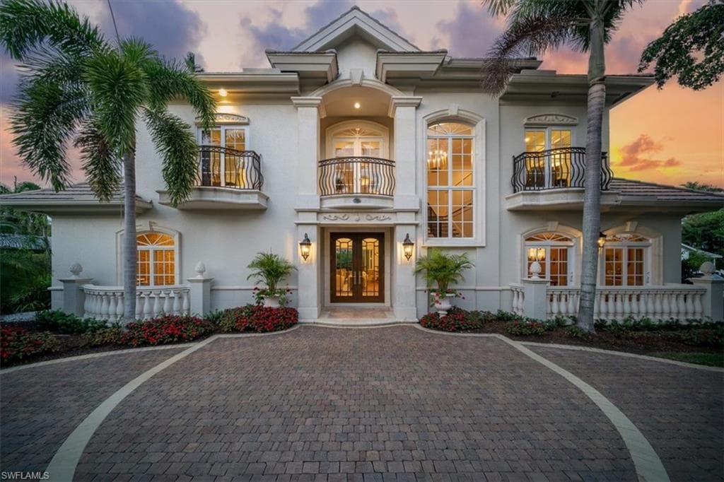 33 3RD ST S NAPLES, FL 34102