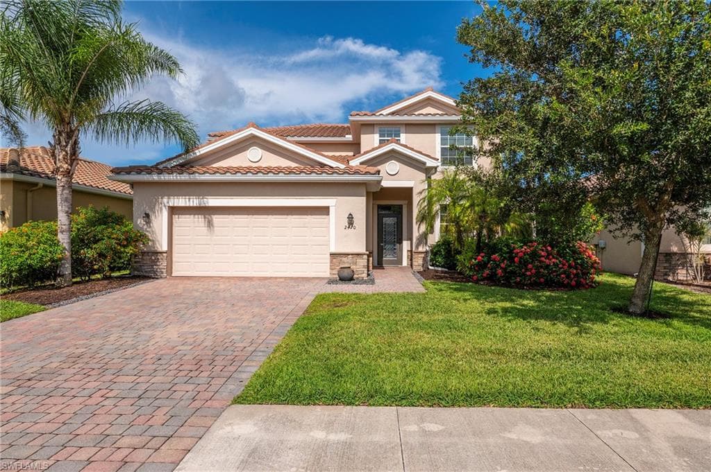 2470 Heydon CIR E NAPLES, FL 34120