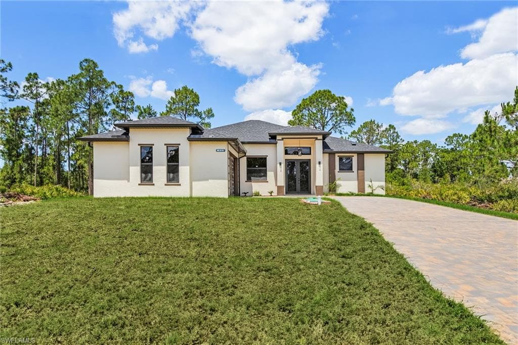 956 Columbus BLVD S LEHIGH ACRES, FL 33974