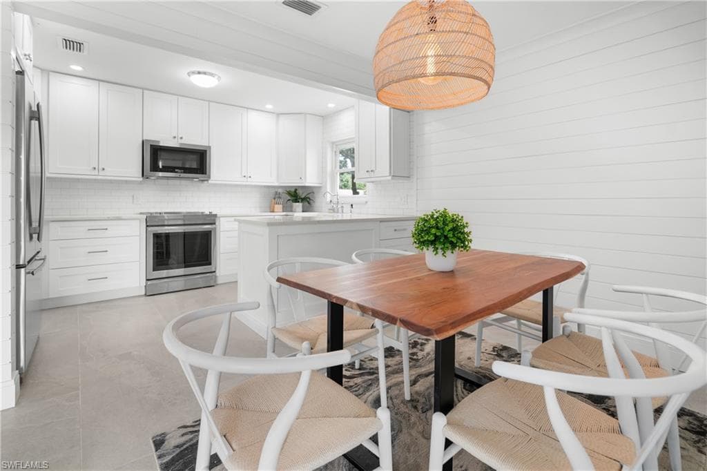 250 Lanchester CT 35 NAPLES, FL 34112