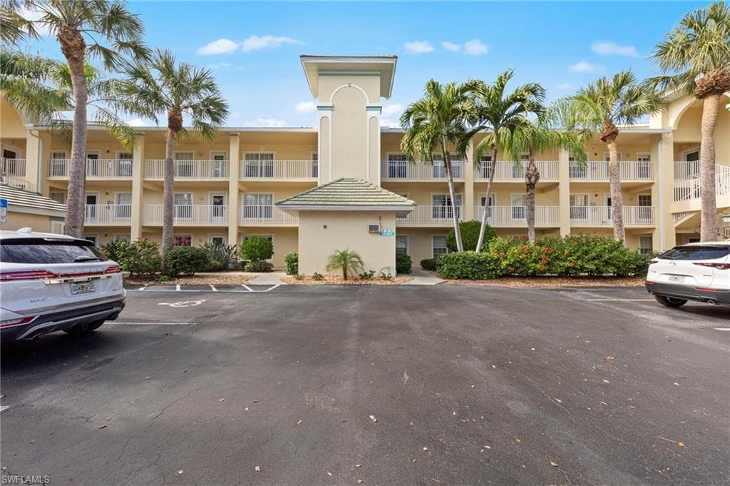15495 Cedarwood LN 9-103 NAPLES, FL 34110