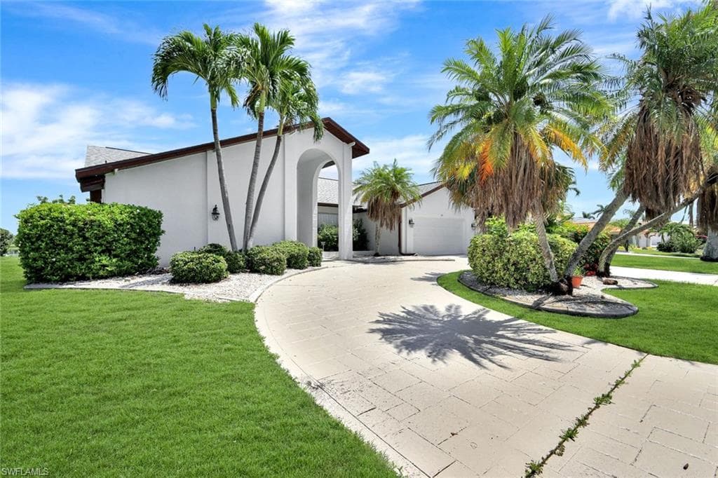 421 SW 51st TER CAPE CORAL, FL 33914