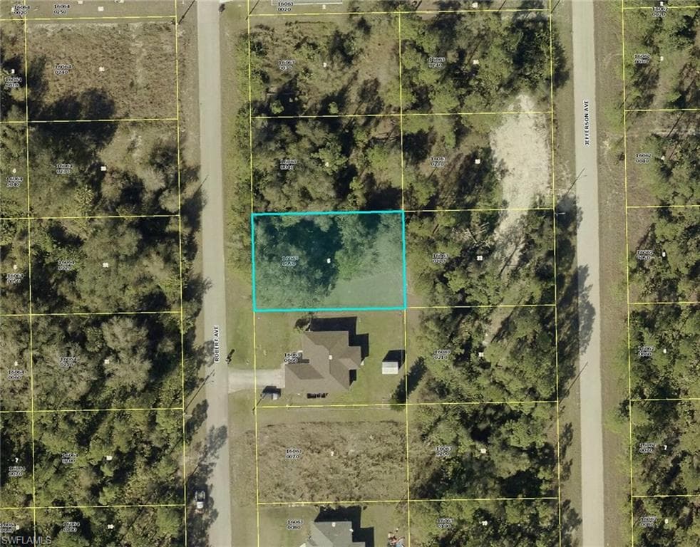 2016 Robert AVE ALVA, FL 33920
