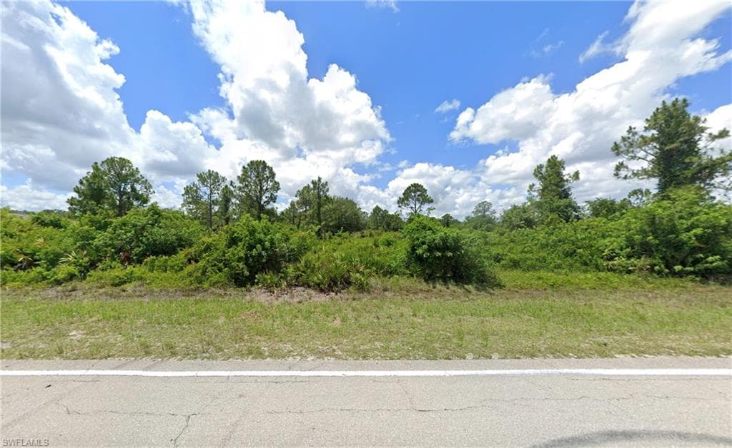 10 E 12th ST LEHIGH ACRES, FL 33972