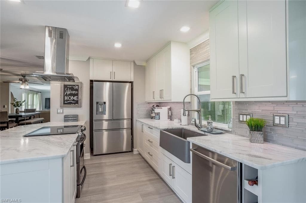 1137 SE 19th TER CAPE CORAL, FL 33990