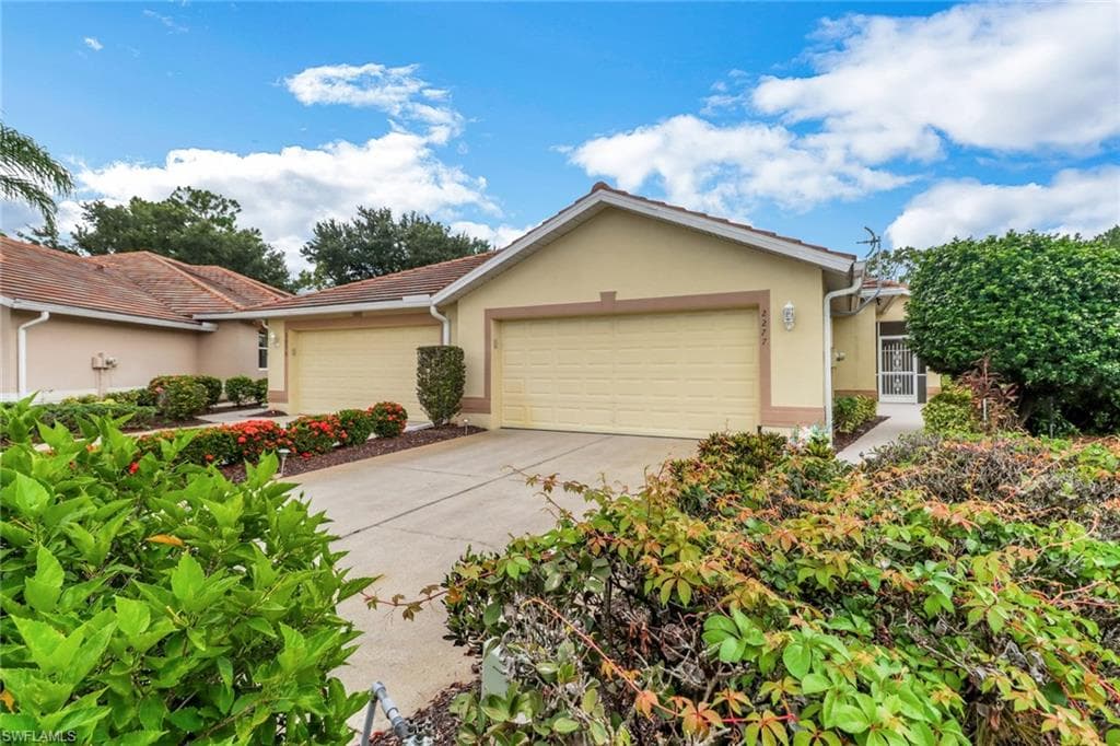 2277 Carnaby CT LEHIGH ACRES, FL 33973