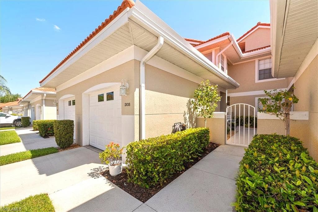 5135 Cobble Creek CT 203 NAPLES, FL 34110