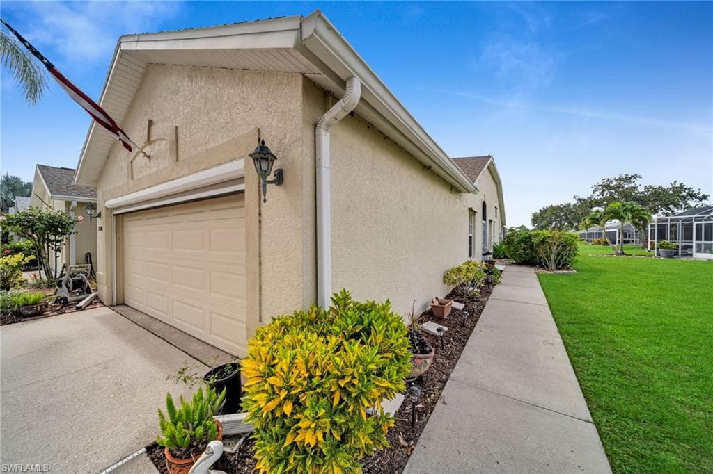5500 Whitten DR 8 NAPLES, FL 34104
