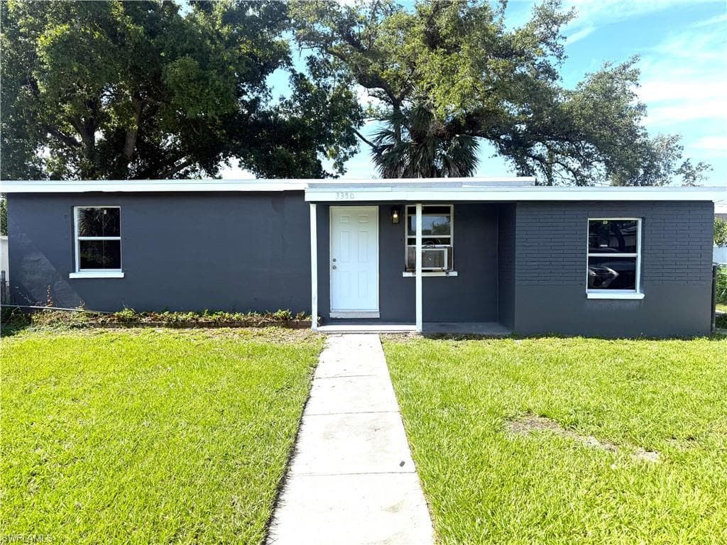 3350 Apache ST FORT MYERS, FL 33916