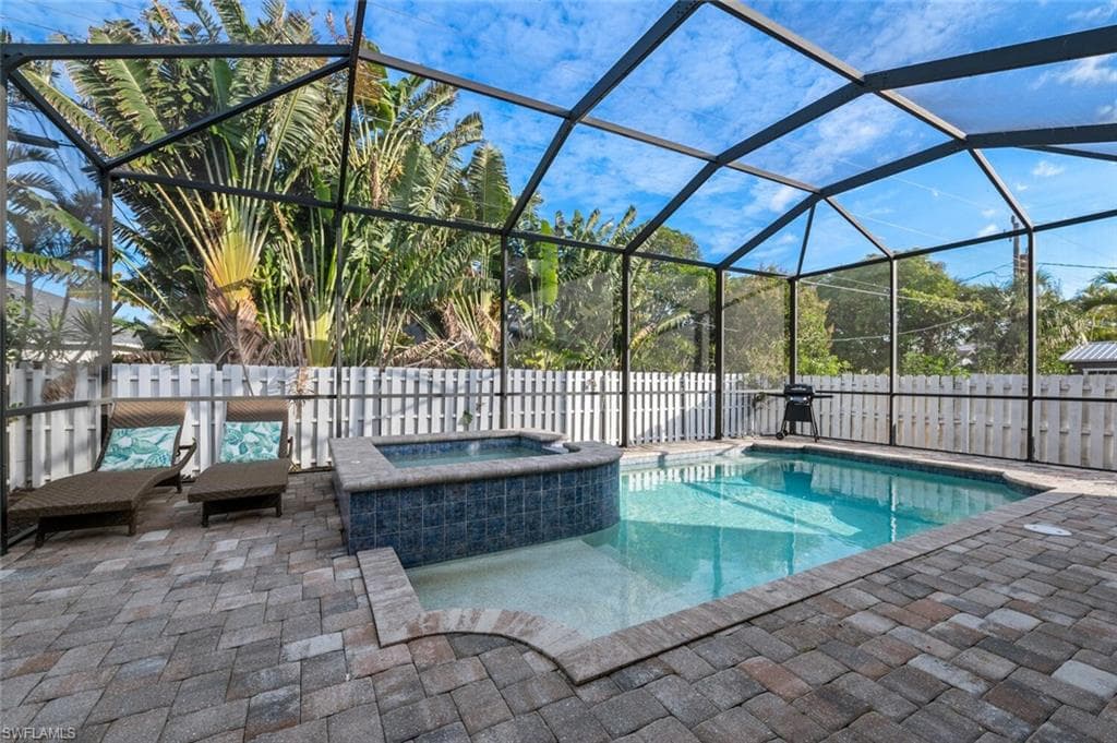 837 105th AVE N NAPLES, FL 34108