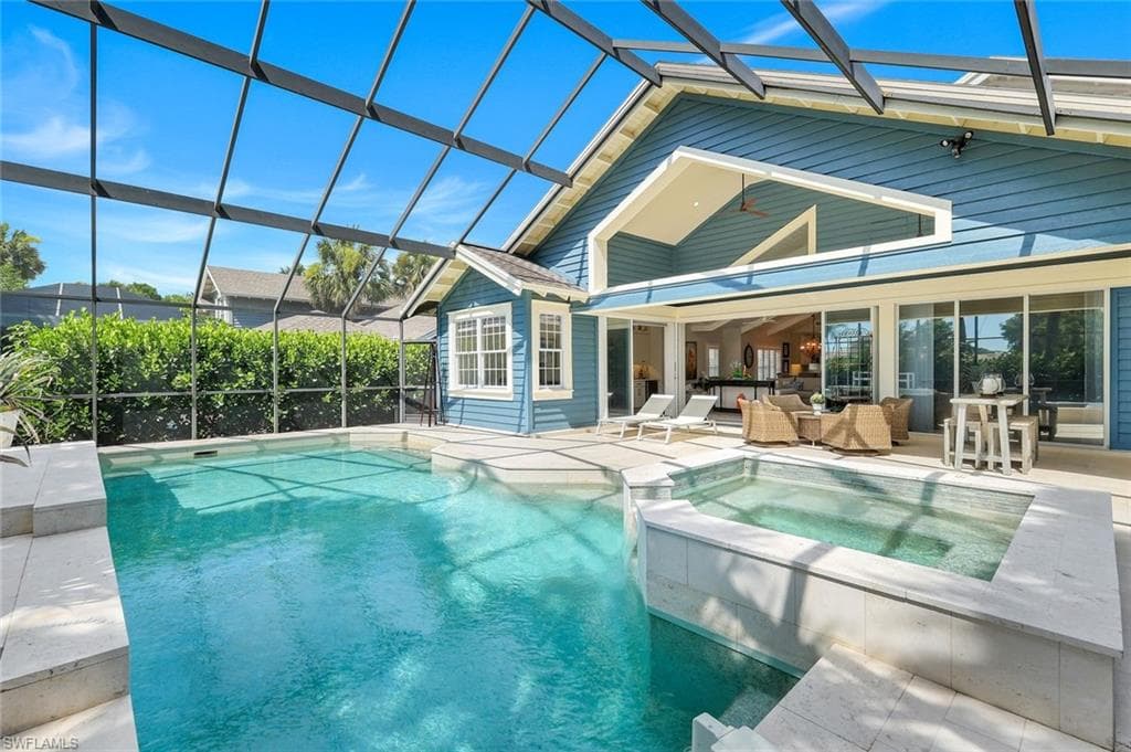 18 Golf Cottage DR NAPLES, FL 34105