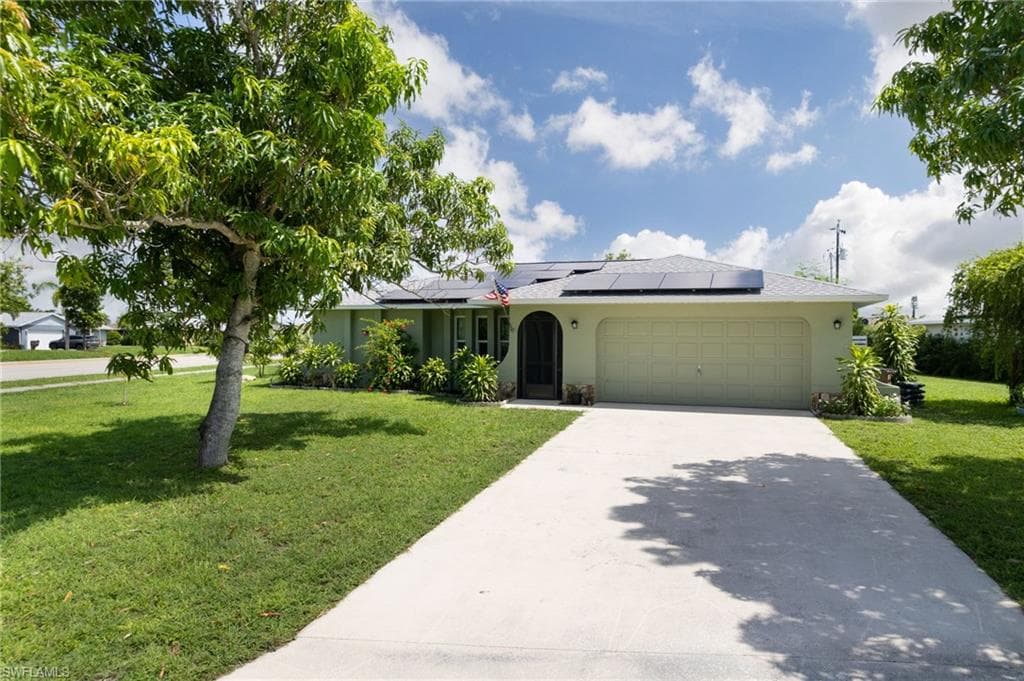 901 SE 23rd TER CAPE CORAL, FL 33990