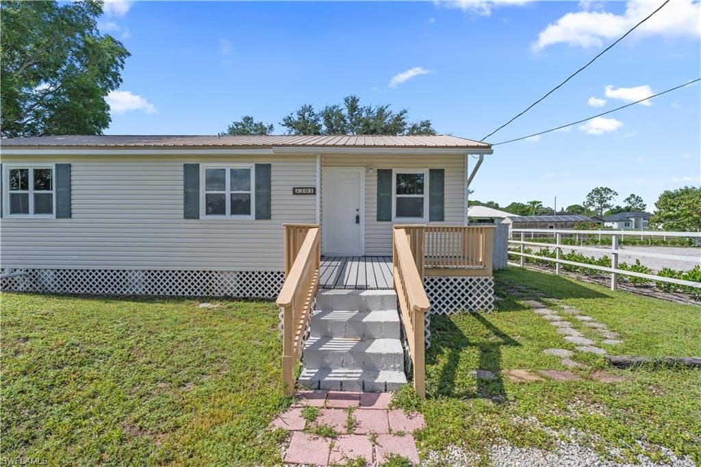3201 44th ST SW LEHIGH ACRES, FL 33976
