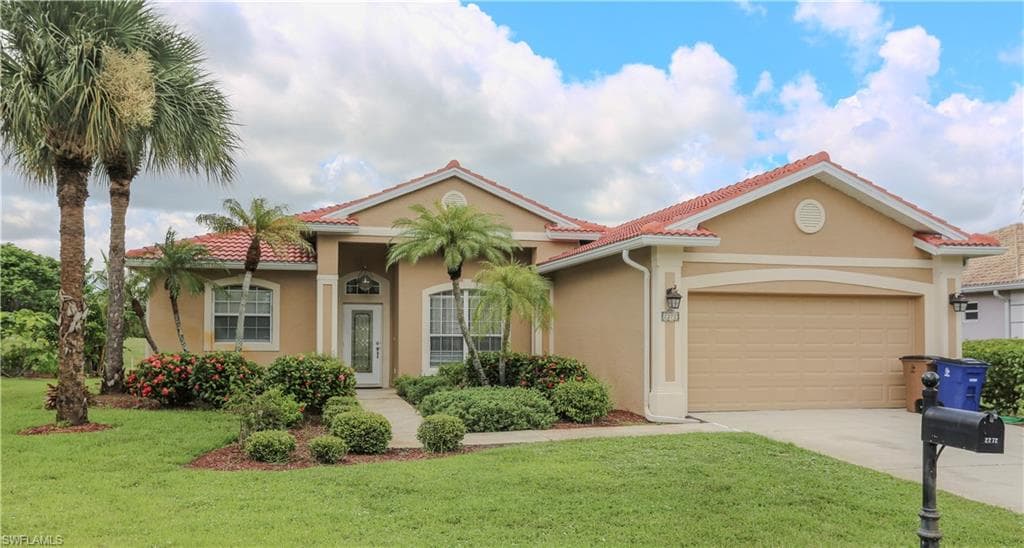 2272 Hampstead CT LEHIGH ACRES, FL 33973