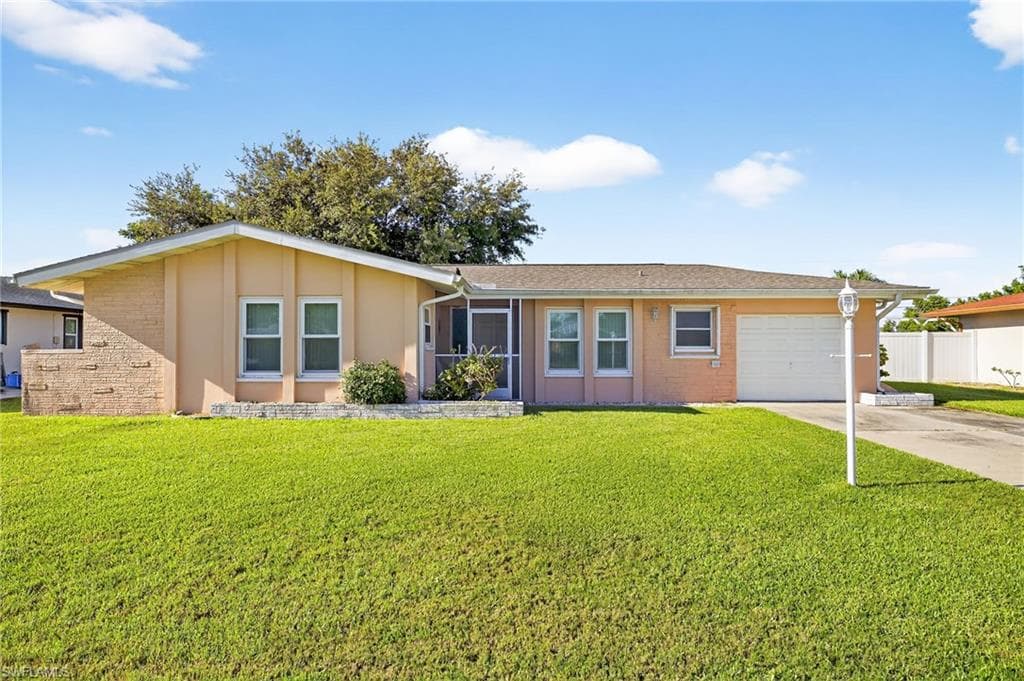 1216 SE 27th ST CAPE CORAL, FL 33904