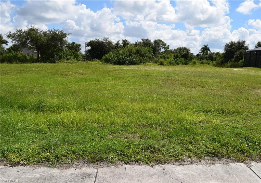 1621 Surfside BLVD CAPE CORAL, FL 33991