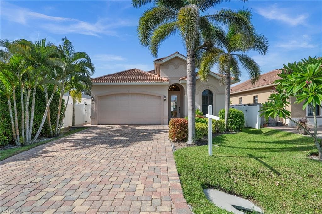 618 103rd AVE N NAPLES, FL 34108