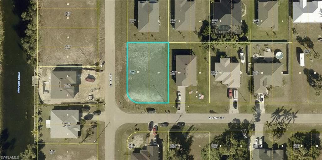 1313 NE 33rd TER CAPE CORAL, FL 33909