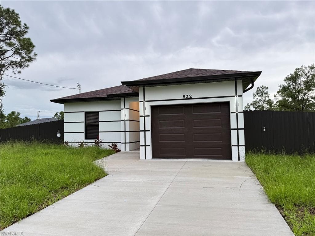 922 Barton ST E LEHIGH ACRES, FL 33974